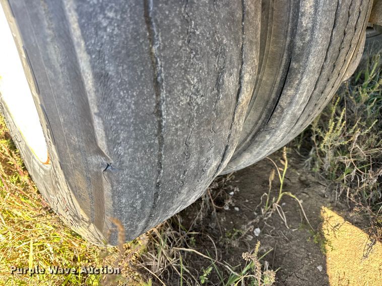 image for item EN0515 2002 Wilson CF-900 flatbed trailer