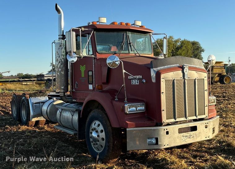 image for item EN5657 1993 Kenworth semi truck