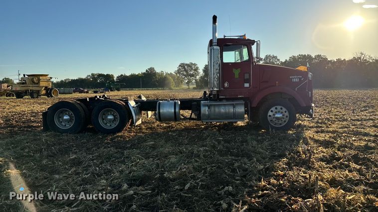 image for item EN5657 1993 Kenworth semi truck