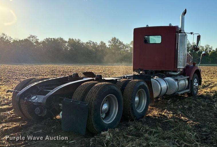 image for item EN5657 1993 Kenworth semi truck