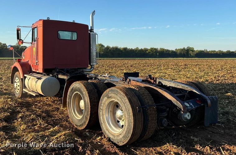 image for item EN5657 1993 Kenworth semi truck