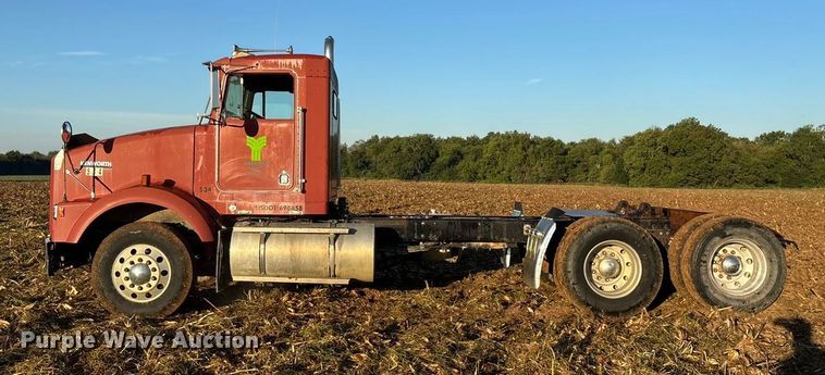 image for item EN5657 1993 Kenworth semi truck