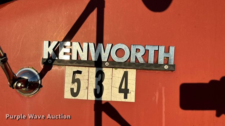 image for item EN5657 1993 Kenworth semi truck