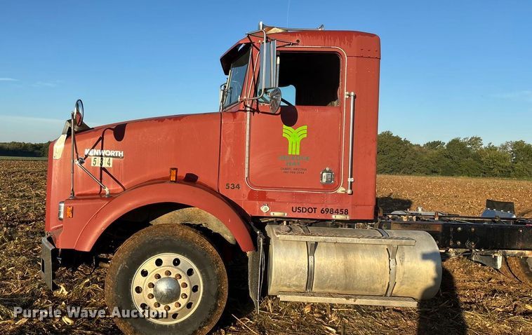 image for item EN5657 1993 Kenworth semi truck