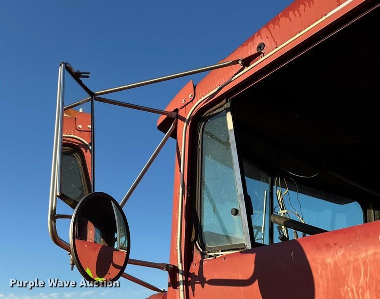 image for item EN5657 1993 Kenworth semi truck