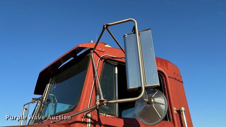 image for item EN5657 1993 Kenworth semi truck