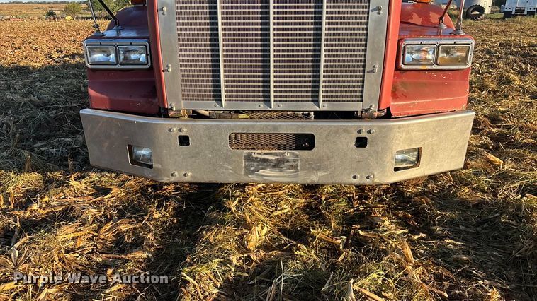 image for item EN5657 1993 Kenworth semi truck