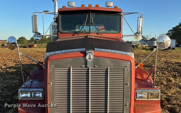image for item EN5657 1993 Kenworth semi truck