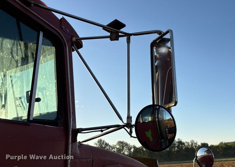 image for item EN5657 1993 Kenworth semi truck