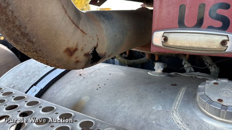 image for item EN5657 1993 Kenworth semi truck