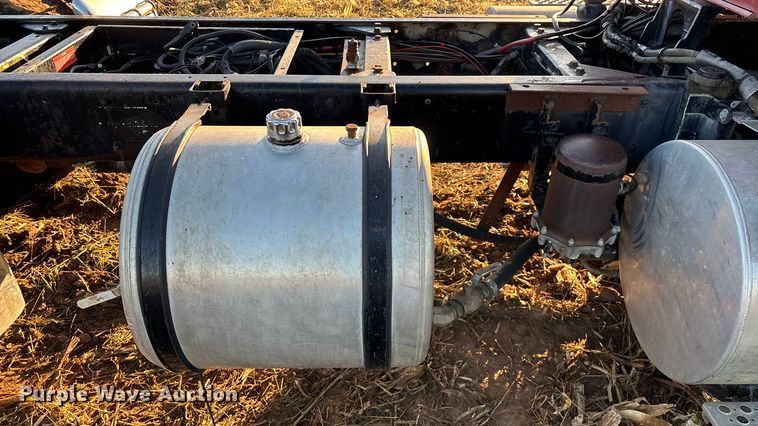 image for item EN5657 1993 Kenworth semi truck