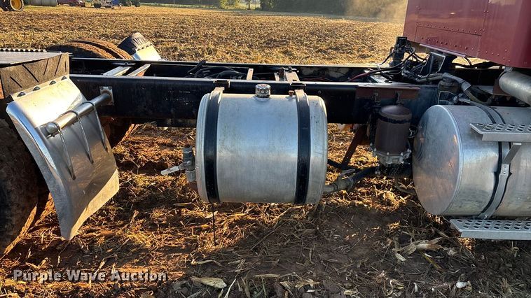 image for item EN5657 1993 Kenworth semi truck