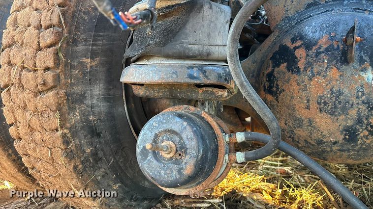 image for item EN5657 1993 Kenworth semi truck