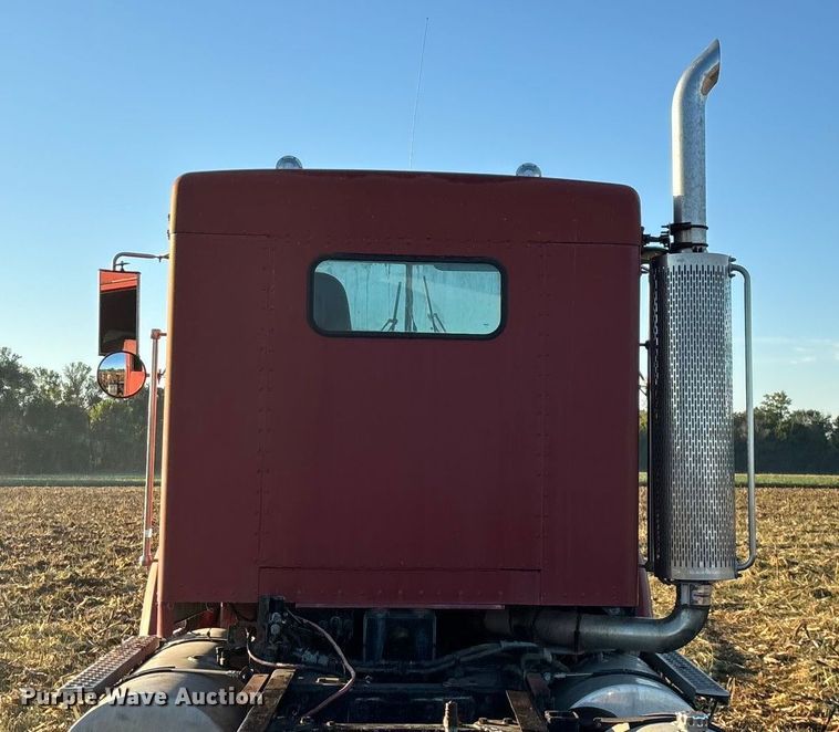 image for item EN5657 1993 Kenworth semi truck