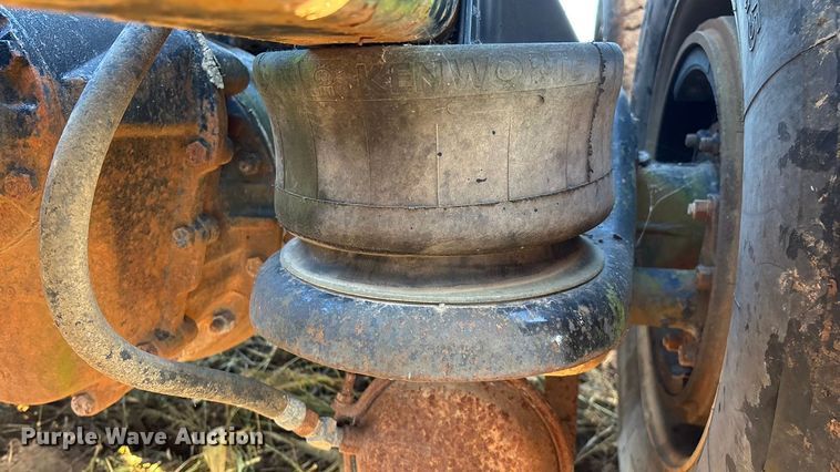 image for item EN5657 1993 Kenworth semi truck