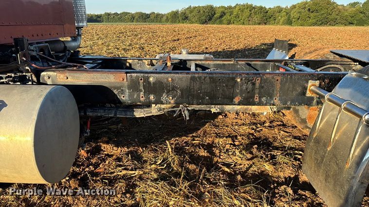 image for item EN5657 1993 Kenworth semi truck