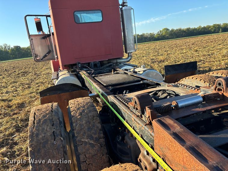 image for item EN5657 1993 Kenworth semi truck