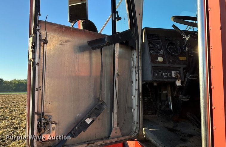 image for item EN5657 1993 Kenworth semi truck