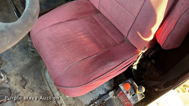 image for item EN5657 1993 Kenworth semi truck