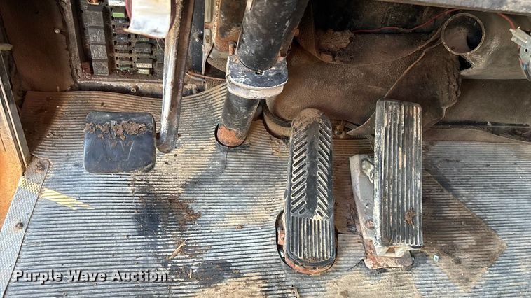 image for item EN5657 1993 Kenworth semi truck