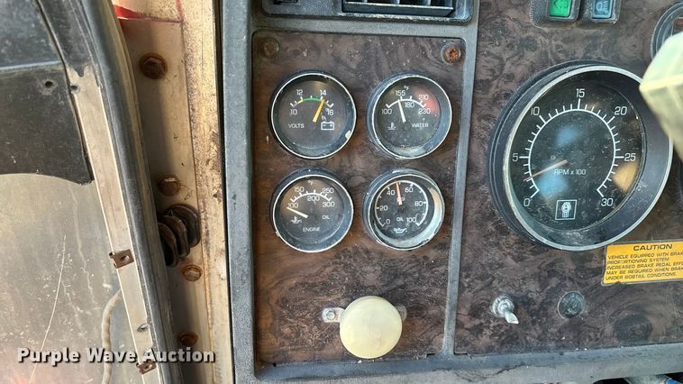 image for item EN5657 1993 Kenworth semi truck