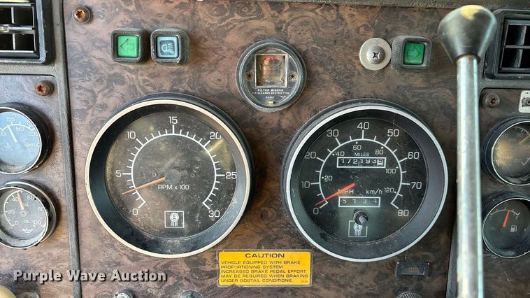 image for item EN5657 1993 Kenworth semi truck