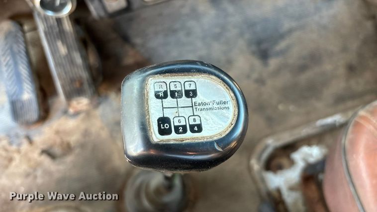 image for item EN5657 1993 Kenworth semi truck