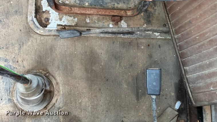 image for item EN5657 1993 Kenworth semi truck