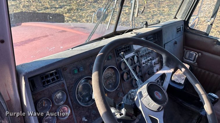 image for item EN5657 1993 Kenworth semi truck