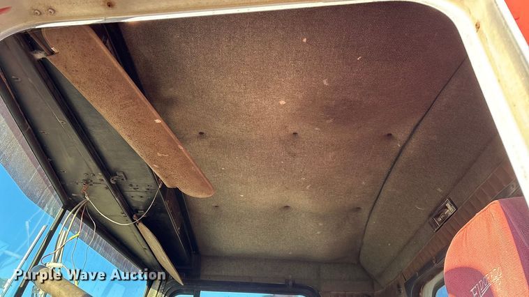 image for item EN5657 1993 Kenworth semi truck