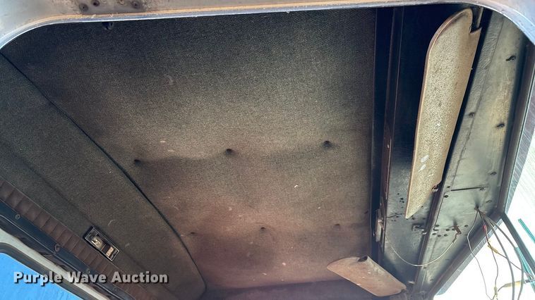 image for item EN5657 1993 Kenworth semi truck