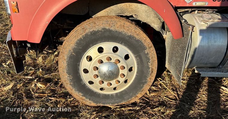 image for item EN5657 1993 Kenworth semi truck