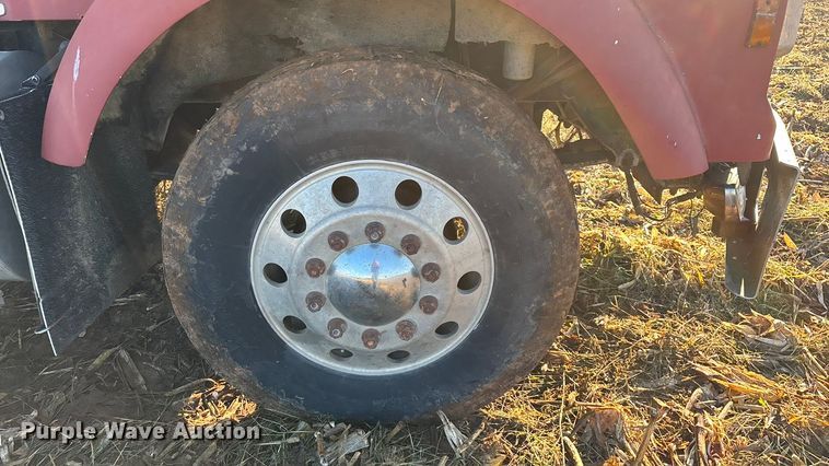 image for item EN5657 1993 Kenworth semi truck