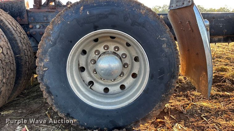 image for item EN5657 1993 Kenworth semi truck