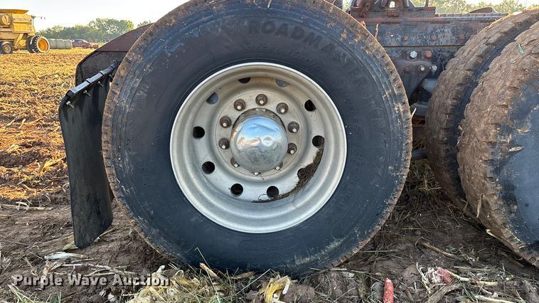 image for item EN5657 1993 Kenworth semi truck