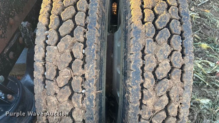 image for item EN5657 1993 Kenworth semi truck