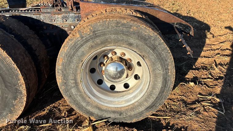 image for item EN5657 1993 Kenworth semi truck