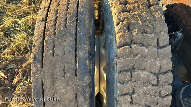 image for item EN5657 1993 Kenworth semi truck