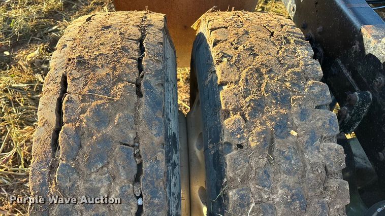 image for item EN5657 1993 Kenworth semi truck