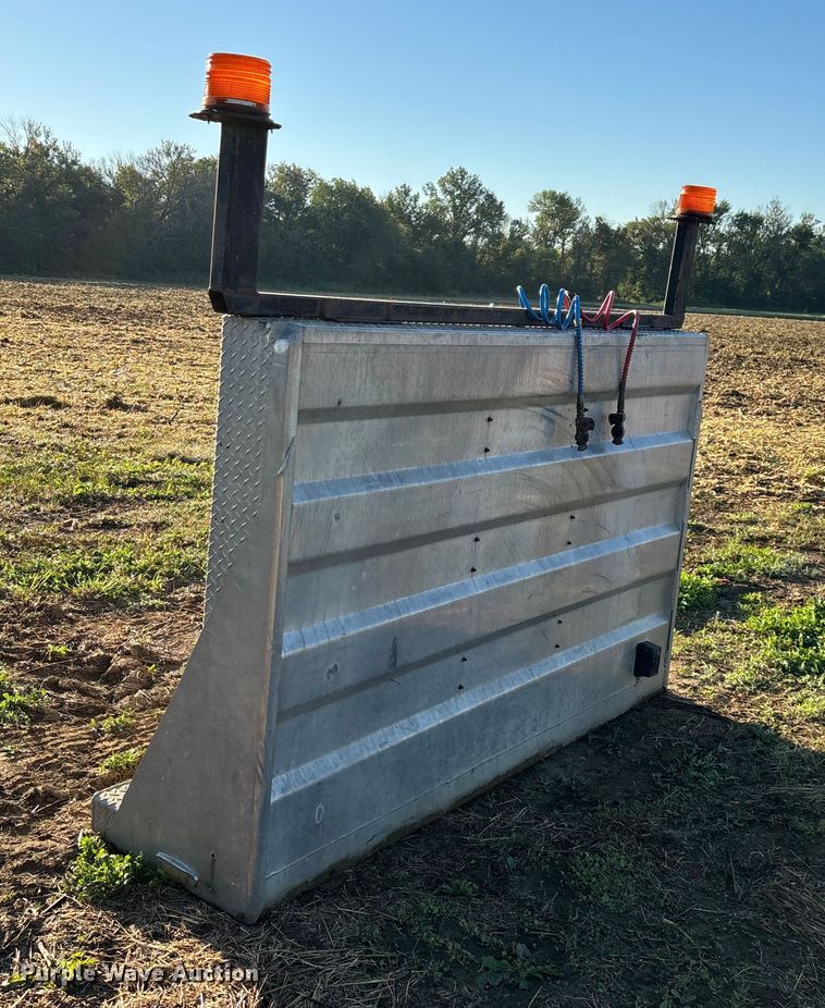 image for item EN5657 1993 Kenworth semi truck