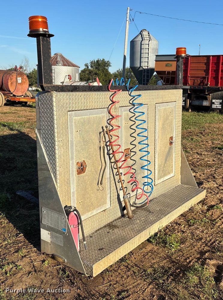 image for item EN5657 1993 Kenworth semi truck