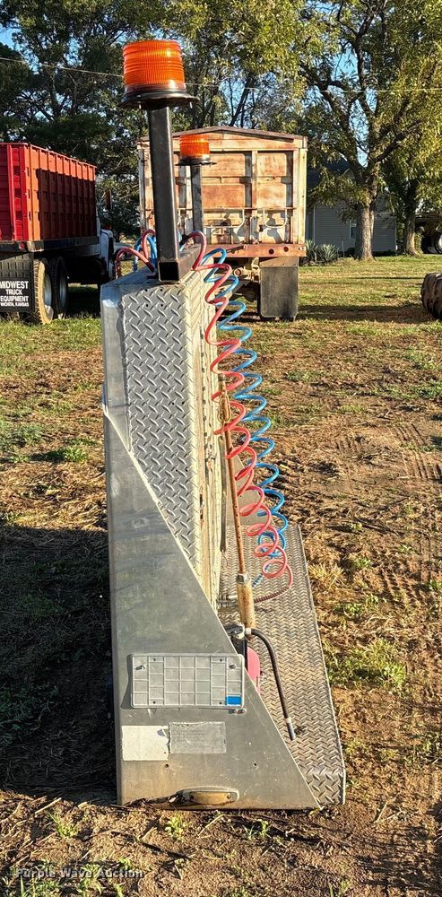 image for item EN5657 1993 Kenworth semi truck