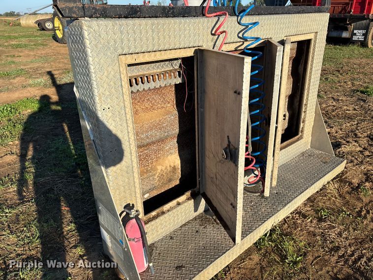 image for item EN5657 1993 Kenworth semi truck