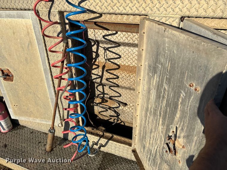 image for item EN5657 1993 Kenworth semi truck