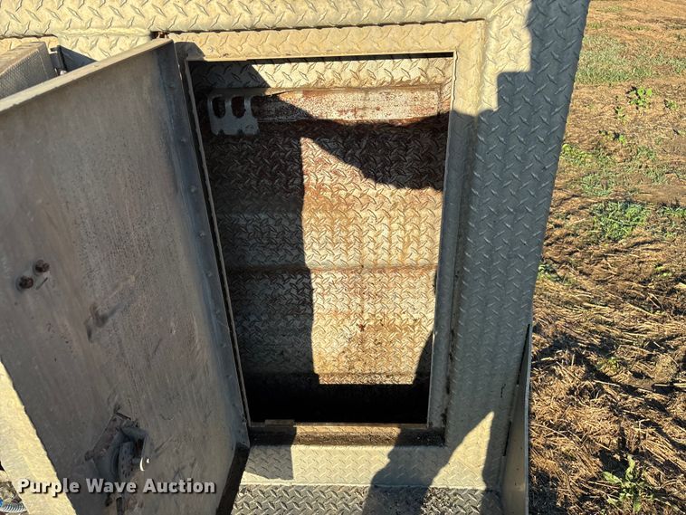 image for item EN5657 1993 Kenworth semi truck