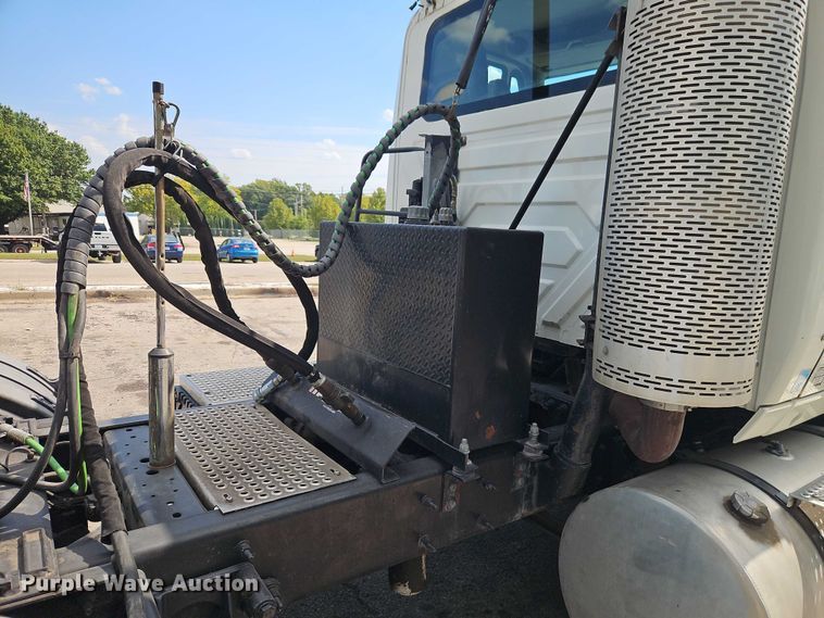 image for item EO4703 2012 International ProStar semi truck