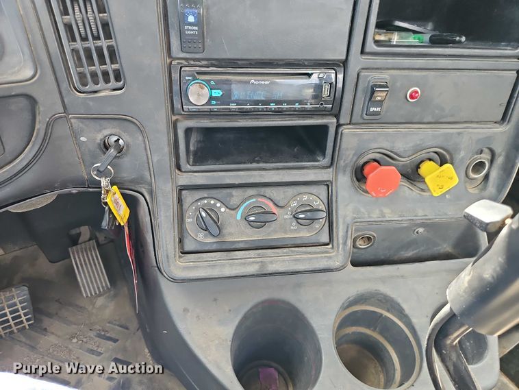 image for item EO4703 2012 International ProStar semi truck