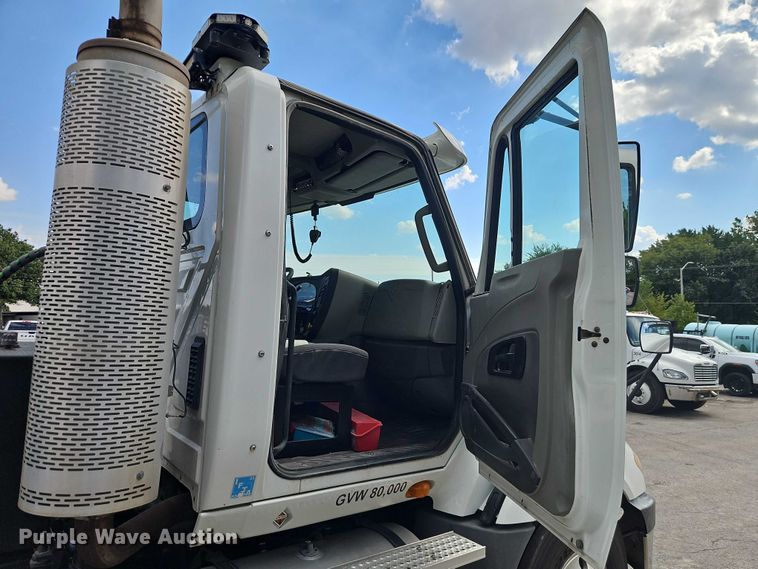 image for item EO4703 2012 International ProStar semi truck