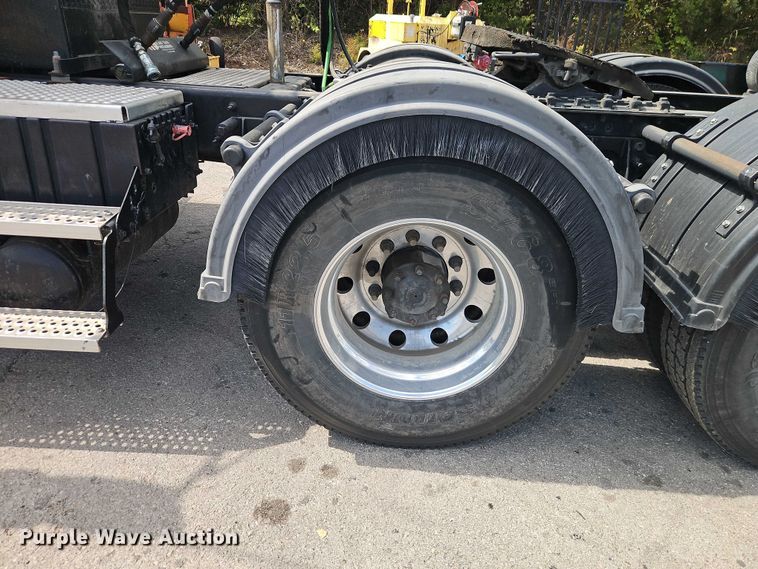 image for item EO4703 2012 International ProStar semi truck