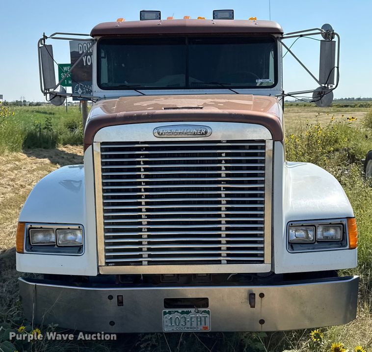 image for item EP0524 1998 Freightliner FLD semi truck
